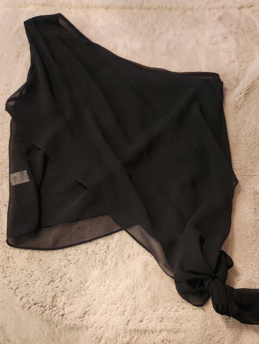 Bluivy Black One-Shoulder Top